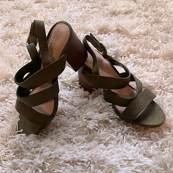 NWOT- Forest Green Block Heeled Heels - Picture 1 of 4